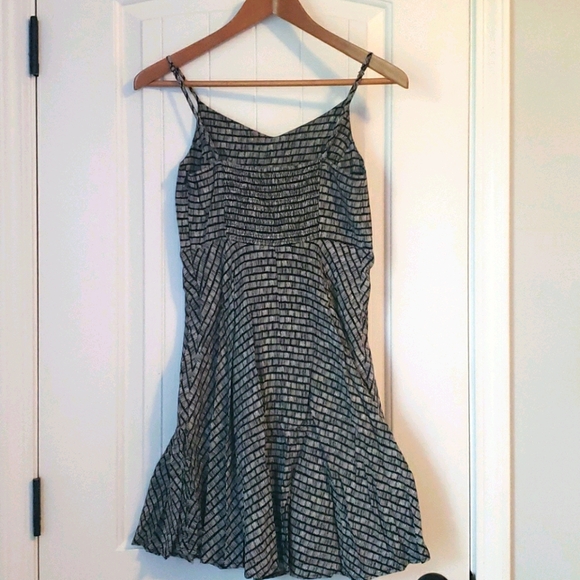 👗 Old Navy Fit & Flare Dress - Picture 2 of 4